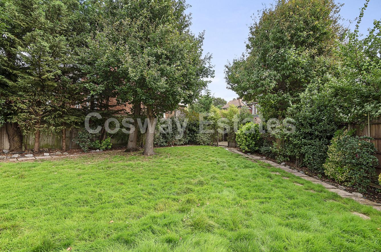 Copthall Gardens, Mill Hill